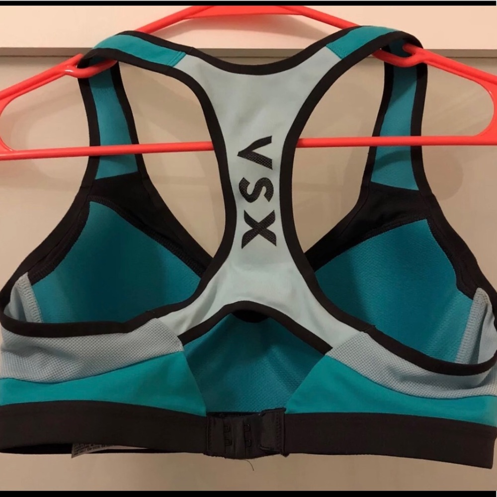 Victoria’s Secret Sports Bra Size 34B